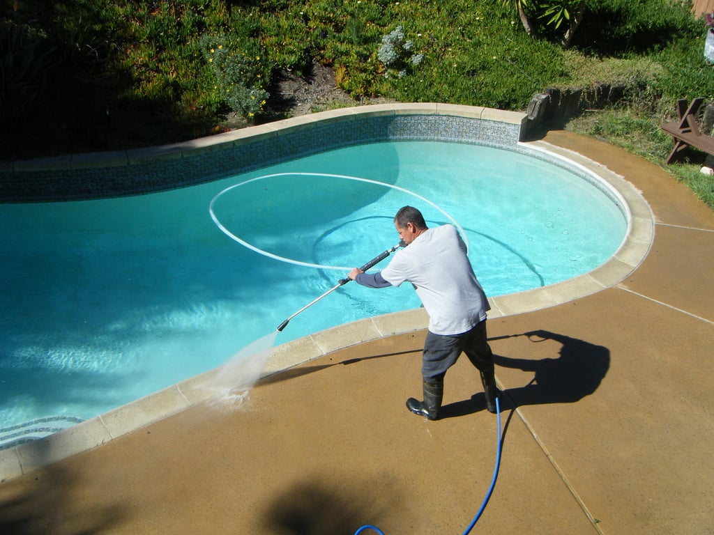 Nettoyage de Dalle De Béton et Contour De Piscine